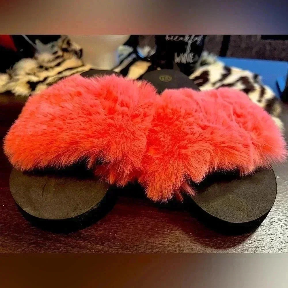🤑 Cute Fuzzy Flip Flop Slippers - Brand New - Picture 7 of 11